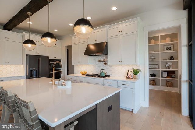 1016 VALLEY CROSSING DR, Lititz, PA 17543