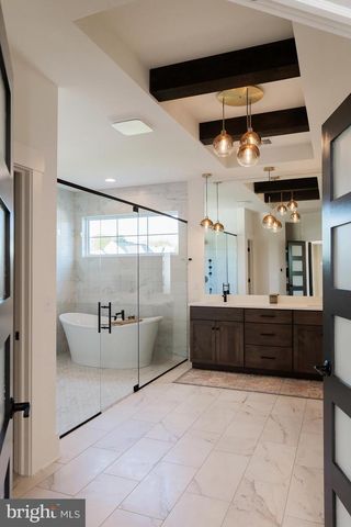 1016 VALLEY CROSSING DR, Lititz, PA 17543