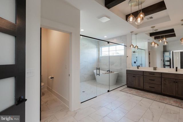 1016 VALLEY CROSSING DR, Lititz, PA 17543