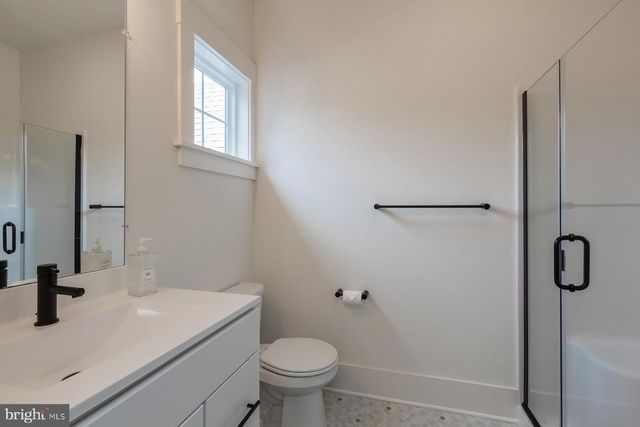 1016 VALLEY CROSSING DR, Lititz, PA 17543