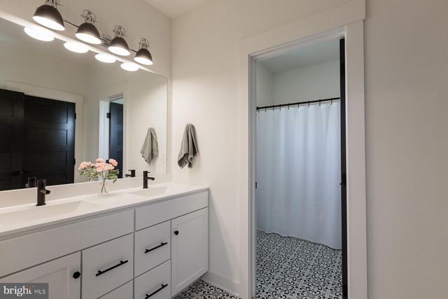1016 VALLEY CROSSING DR, Lititz, PA 17543