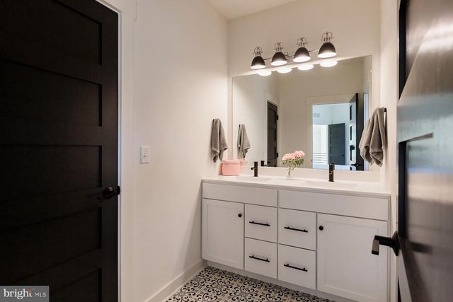 1016 VALLEY CROSSING DR, Lititz, PA 17543