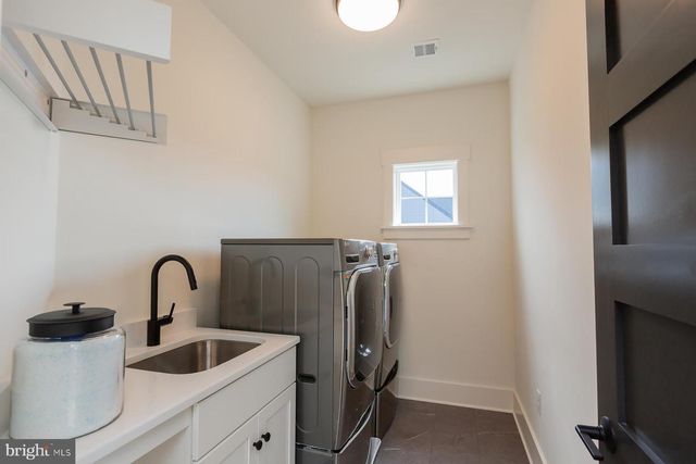 1016 VALLEY CROSSING DR, Lititz, PA 17543