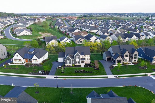 1016 VALLEY CROSSING DR, Lititz, PA 17543