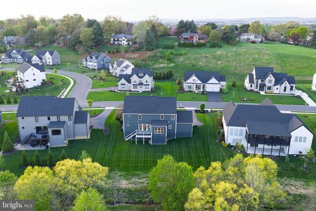 1016 VALLEY CROSSING DR, Lititz, PA 17543