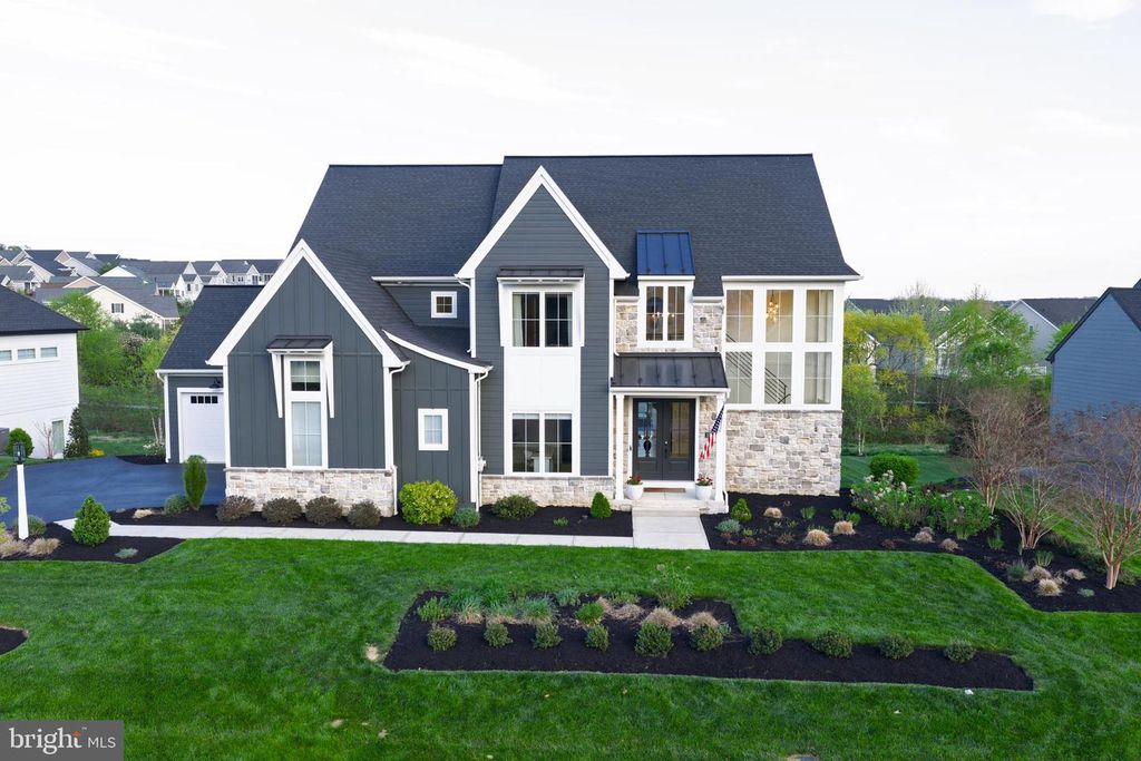 1016 VALLEY CROSSING DR, Lititz, PA 17543