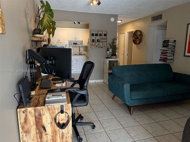 3640 NW 9th St 505, Miami, FL 33125