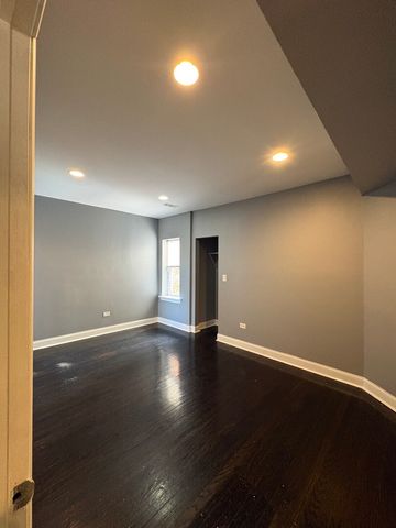 7025 S Chappel Avenue 3, Chicago, IL 60649