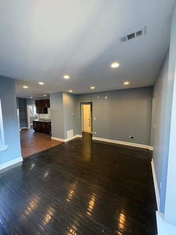 7025 S Chappel Avenue 3, Chicago, IL 60649