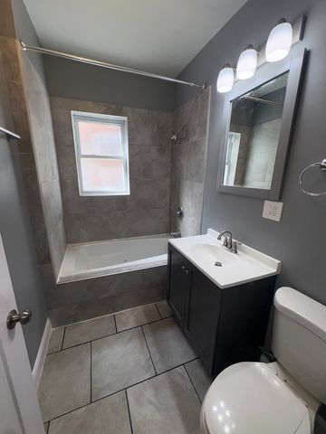 7025 S Chappel Avenue 3, Chicago, IL 60649