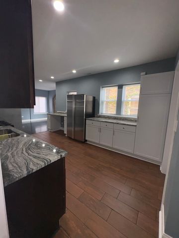 7025 S Chappel Avenue 3, Chicago, IL 60649