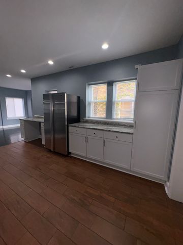 7025 S Chappel Avenue 3, Chicago, IL 60649