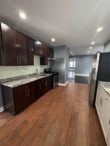 7025 S Chappel Avenue 3, Chicago, IL 60649