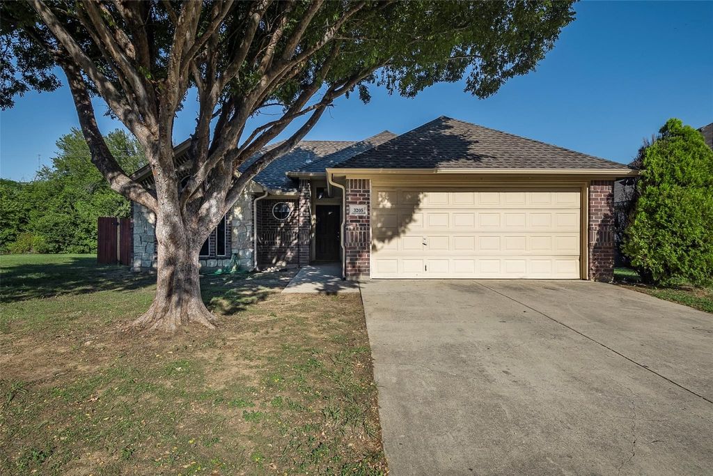 3205 Carverly Avenue, Fort Worth, TX 76119