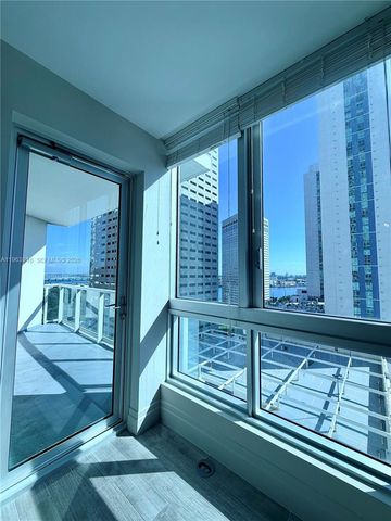 300 S Biscayne Blvd T-1414, Miami, FL 33131