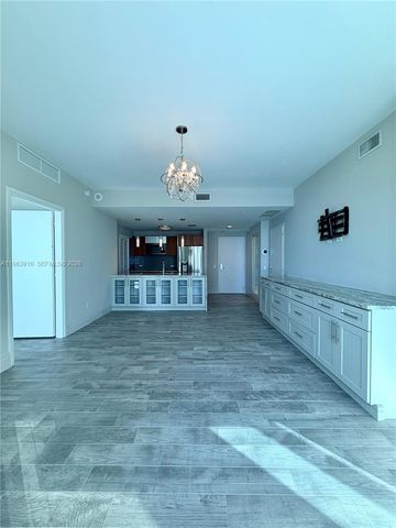 300 S Biscayne Blvd T-1414, Miami, FL 33131