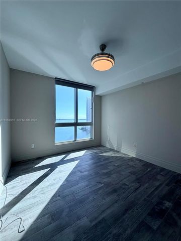 300 S Biscayne Blvd T-1414, Miami, FL 33131