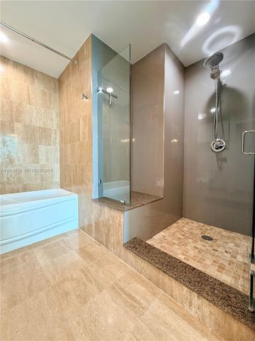 300 S Biscayne Blvd T-1414, Miami, FL 33131