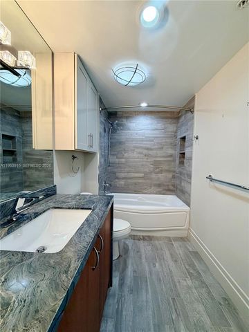 300 S Biscayne Blvd T-1414, Miami, FL 33131