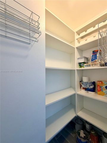 300 S Biscayne Blvd T-1414, Miami, FL 33131