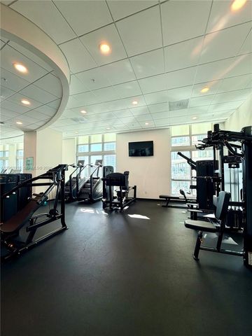 300 S Biscayne Blvd T-1414, Miami, FL 33131