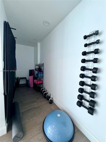 300 S Biscayne Blvd T-1414, Miami, FL 33131