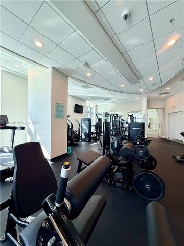 300 S Biscayne Blvd T-1414, Miami, FL 33131