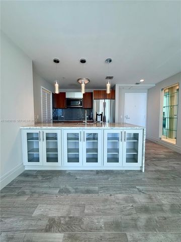 300 S Biscayne Blvd T-1414, Miami, FL 33131