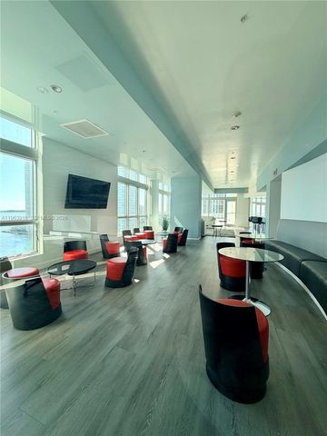 300 S Biscayne Blvd T-1414, Miami, FL 33131