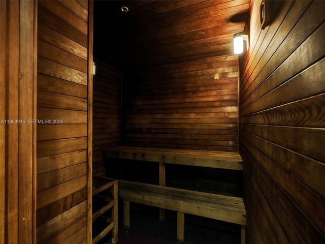 300 S Biscayne Blvd T-1414, Miami, FL 33131