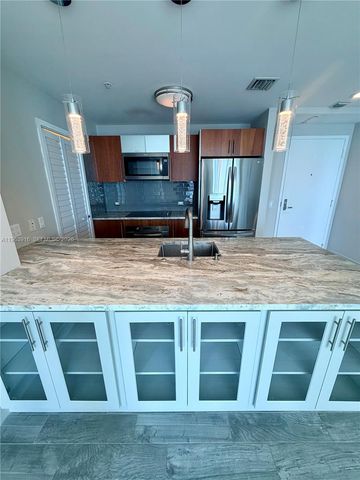 300 S Biscayne Blvd T-1414, Miami, FL 33131