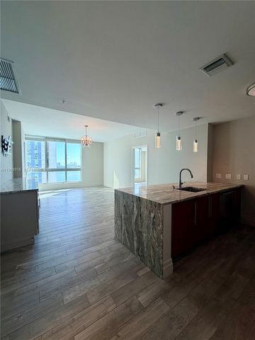 300 S Biscayne Blvd T-1414, Miami, FL 33131