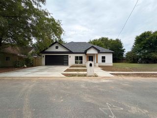 611 1/2 Walnut Street, Conway, AR 72032