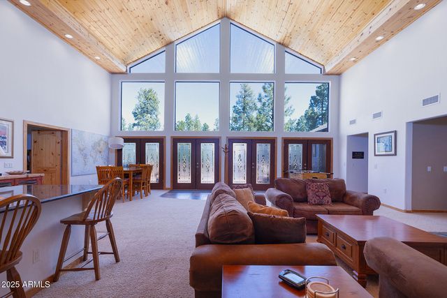 575 W Redwood Lane, Pinetop, AZ 85935