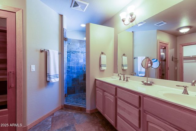 575 W Redwood Lane, Pinetop, AZ 85935