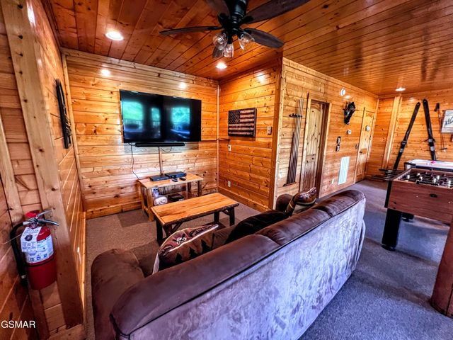 2866 White Oak Ridge Lane, Sevierville, TN 37862