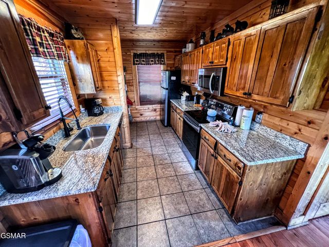 2866 White Oak Ridge Lane, Sevierville, TN 37862