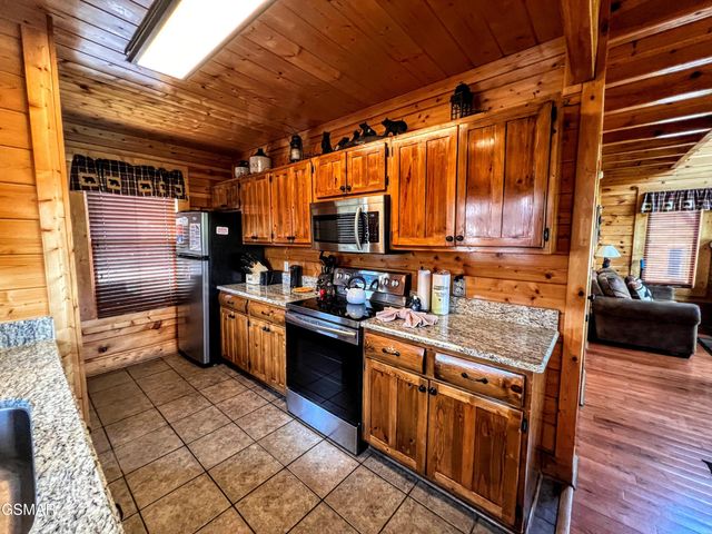 2866 White Oak Ridge Lane, Sevierville, TN 37862