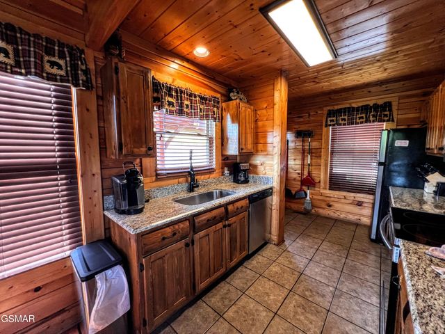 2866 White Oak Ridge Lane, Sevierville, TN 37862