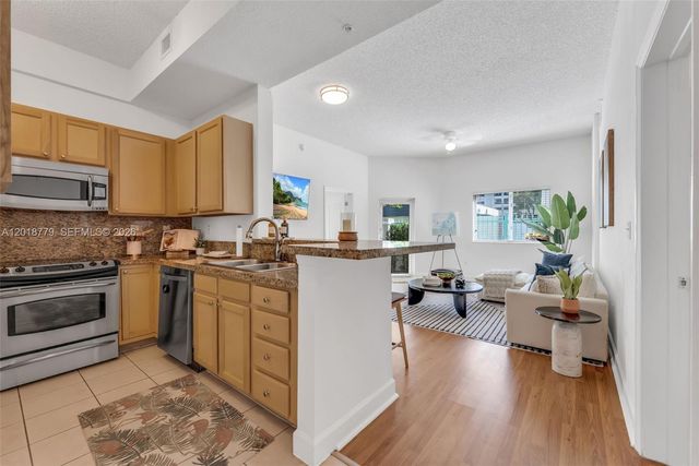 6001 SW 70th St 241, South Miami, FL 33143
