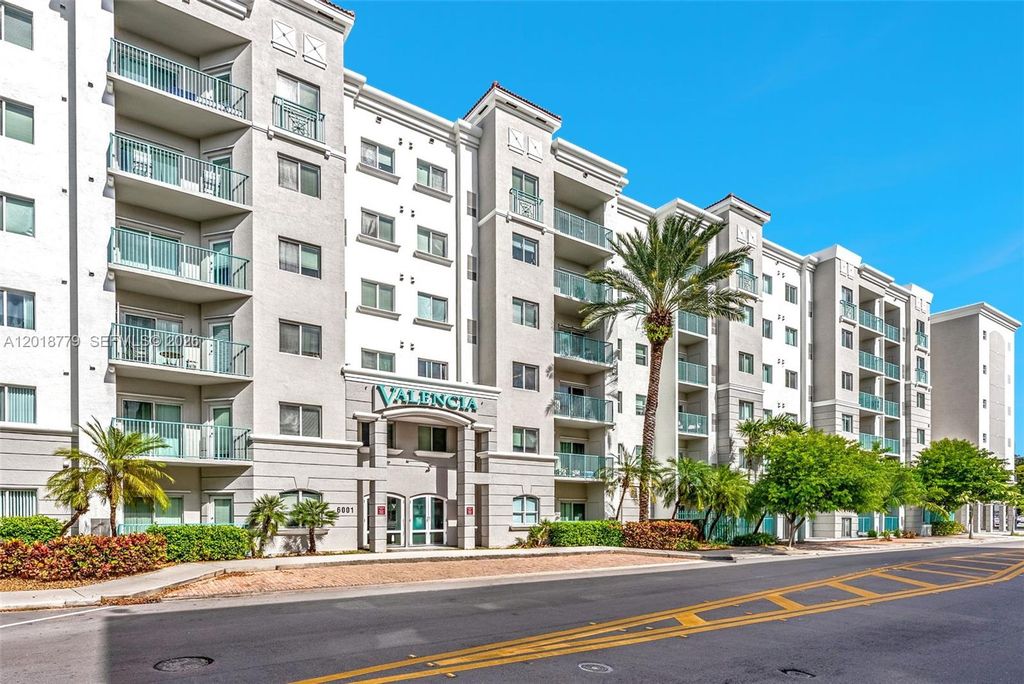 6001 SW 70th St 241, South Miami, FL 33143