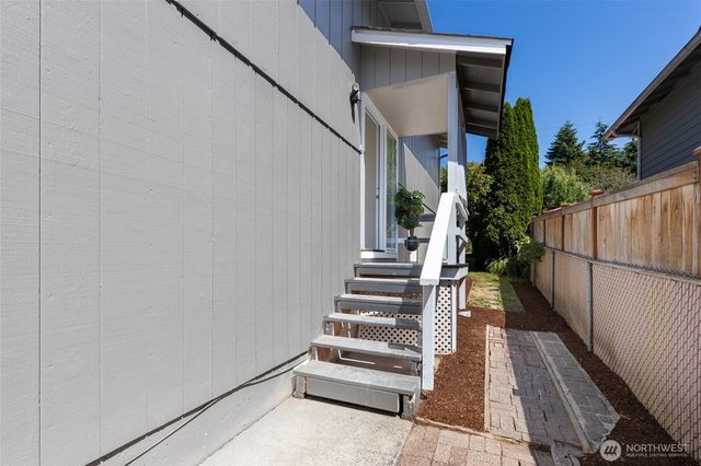 28430 14th Avenue S, Federal Way, WA 98003