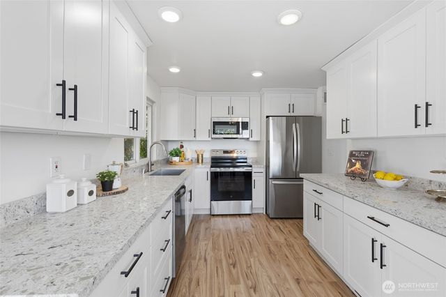 28430 14th Avenue S, Federal Way, WA 98003