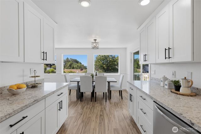 28430 14th Avenue S, Federal Way, WA 98003