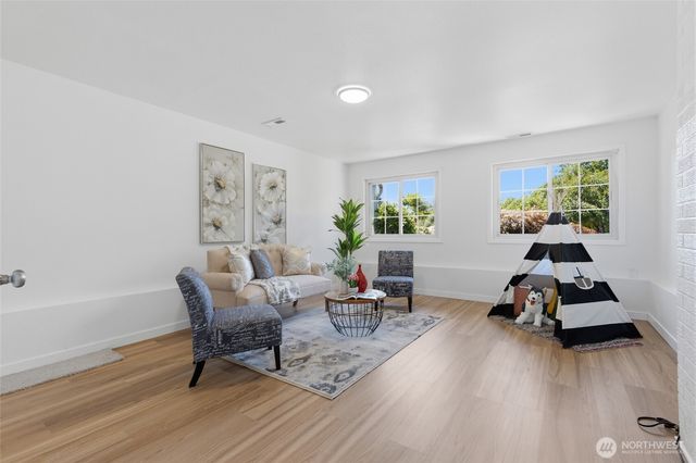 28430 14th Avenue S, Federal Way, WA 98003