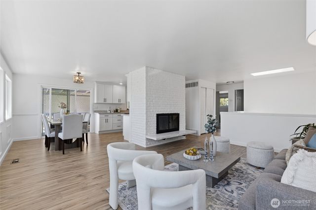 28430 14th Avenue S, Federal Way, WA 98003