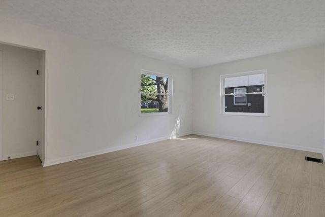 279 S Ashburton Road, Columbus, OH 43213