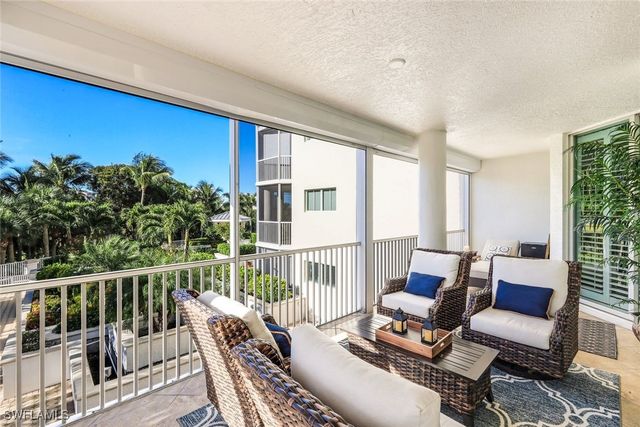 300 Dunes BLVD 201, Naples, FL 34110