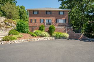 12 Parkway Dr, Saugus, MA 01906