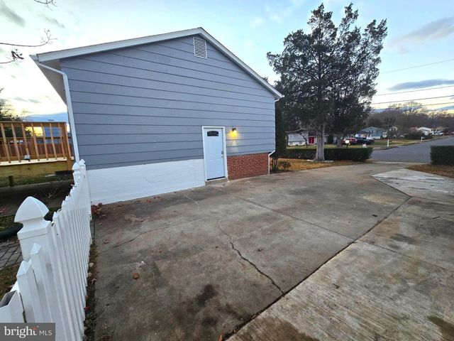 4813 LAWRENCE ST, Alexandria, VA 22309